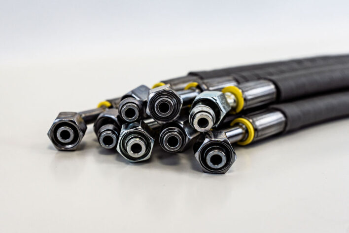 Mehrere Hydraulikschlauchleitungen 